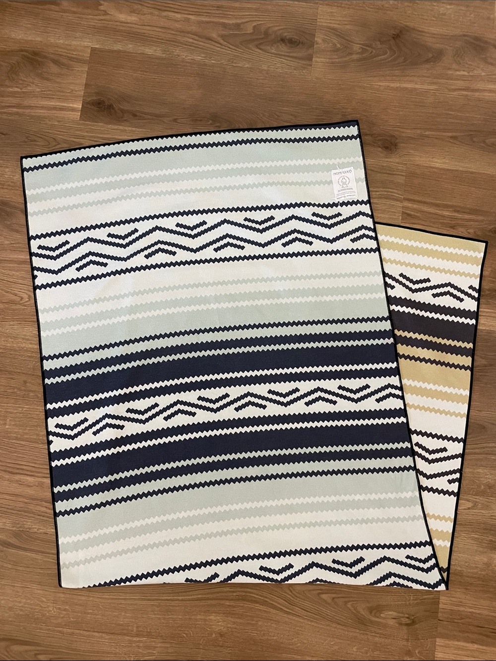 Nomadix - The Original Go-Anywhere, Multi-Purpose Towel - navy & gold